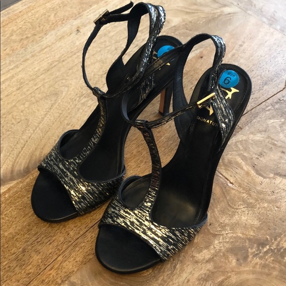 EUC - VC Signature by Vince Camuto back and gold metallic t-strap heel Sz 6 - Picture 2 of 8